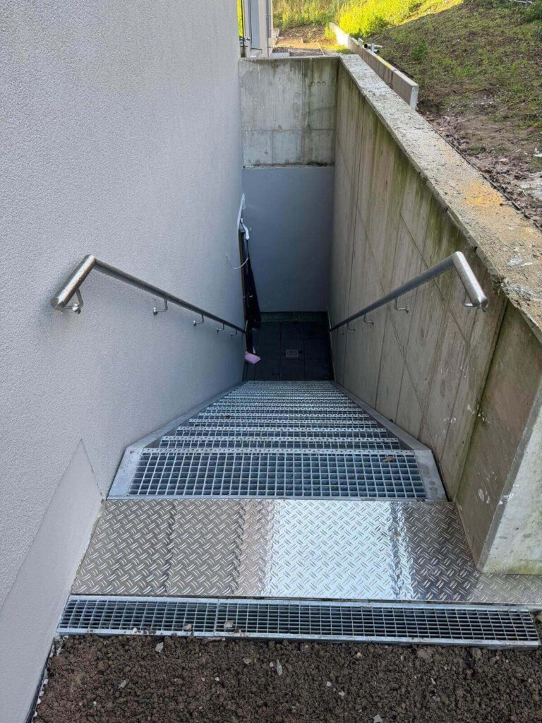 aussentreppe-stahl-gitterrost-metallbau-05